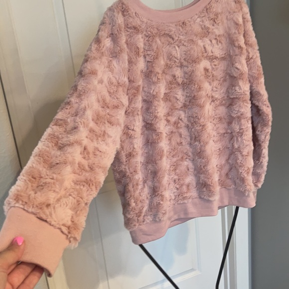 Crew neck pullover Rosy Pink Plush Sweater - Picture 7 of 12